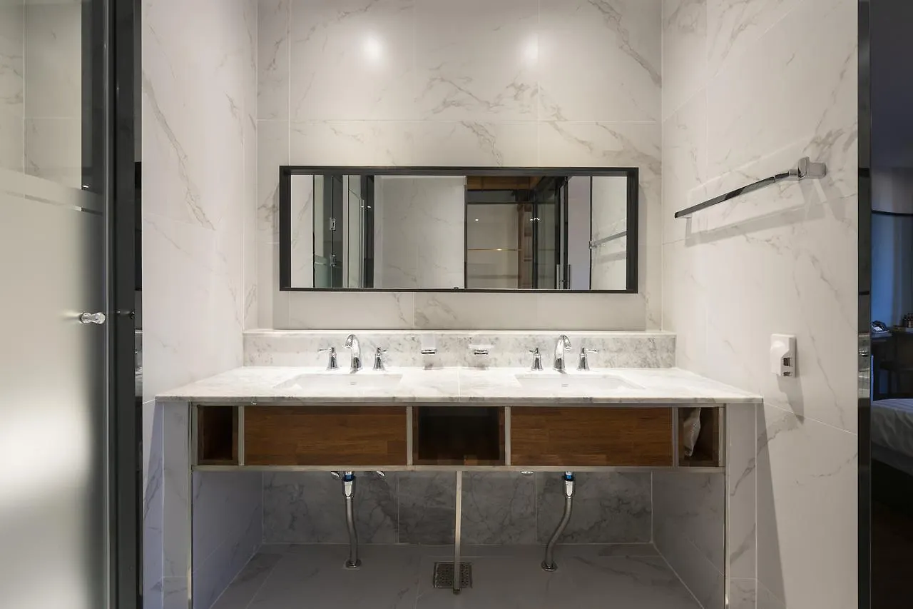 Brown-Dot Hotel Shinho Busan