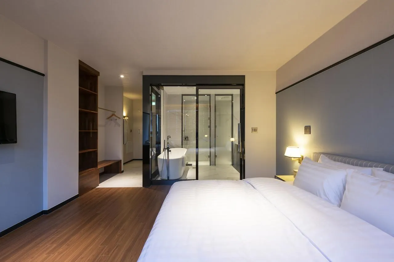 Brown-Dot Hotel Shinho Busan