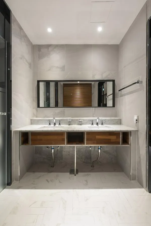 Brown-Dot Hotel Shinho Busan 3*,