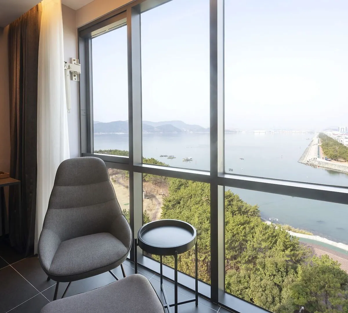 Brown-Dot Hotel Shinho Busan