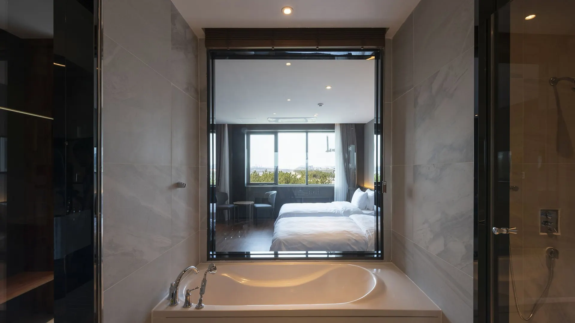 Brown-Dot Hotel Shinho Busan