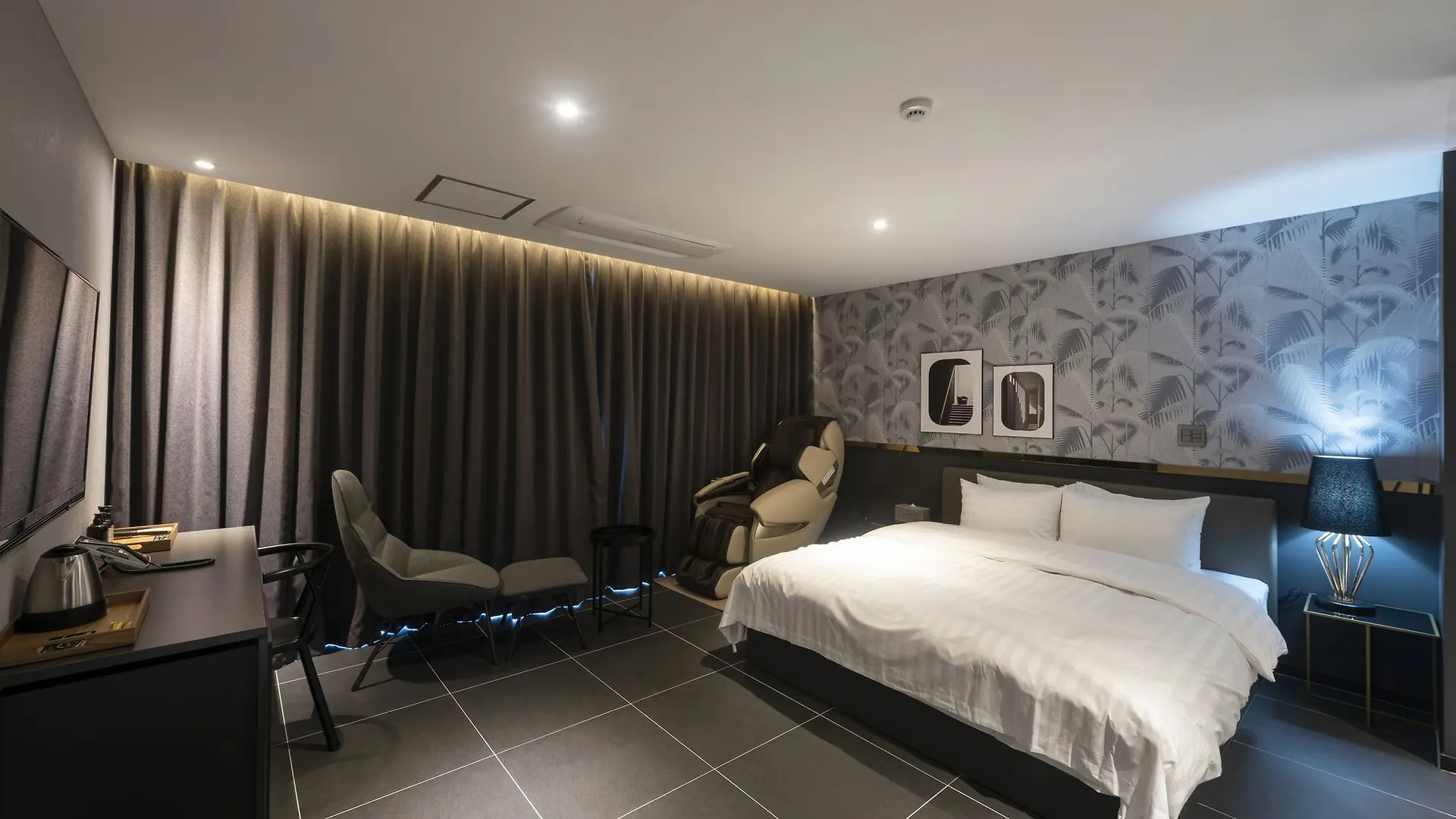 Brown-Dot Hotel Shinho Busan