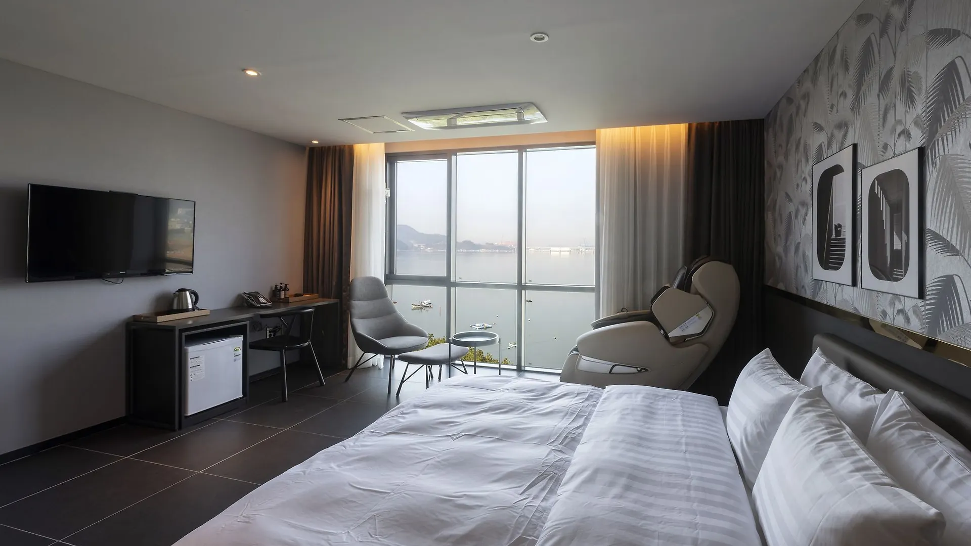 Brown-Dot Hotel Shinho Busan