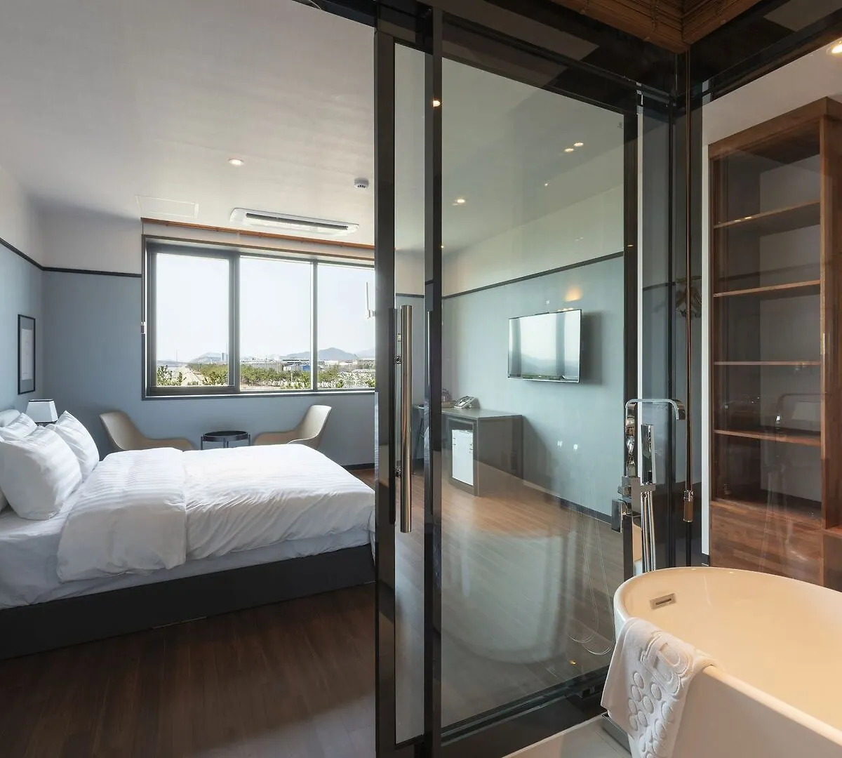 Brown-Dot Hotel Shinho Busan