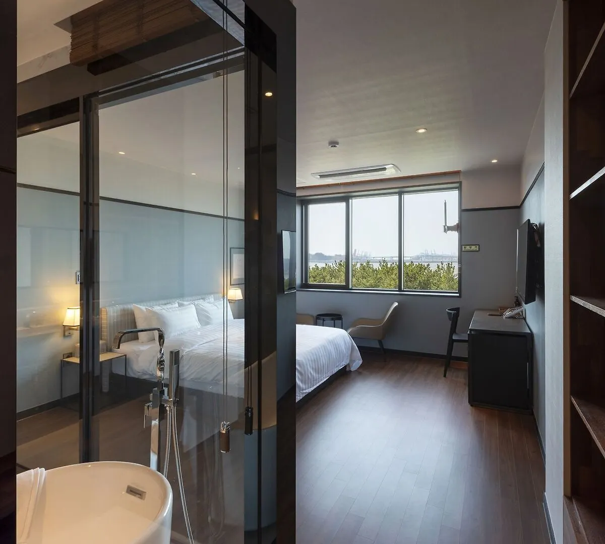 Brown-Dot Hotel Shinho Busan