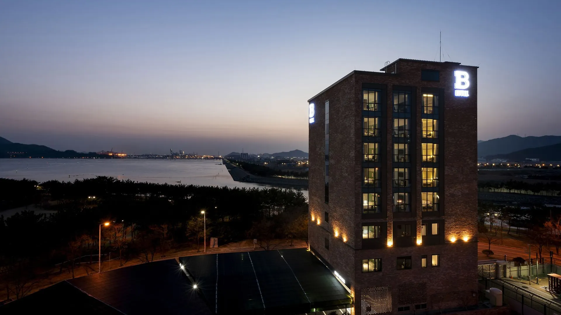Brown-Dot Hotel Shinho Busan