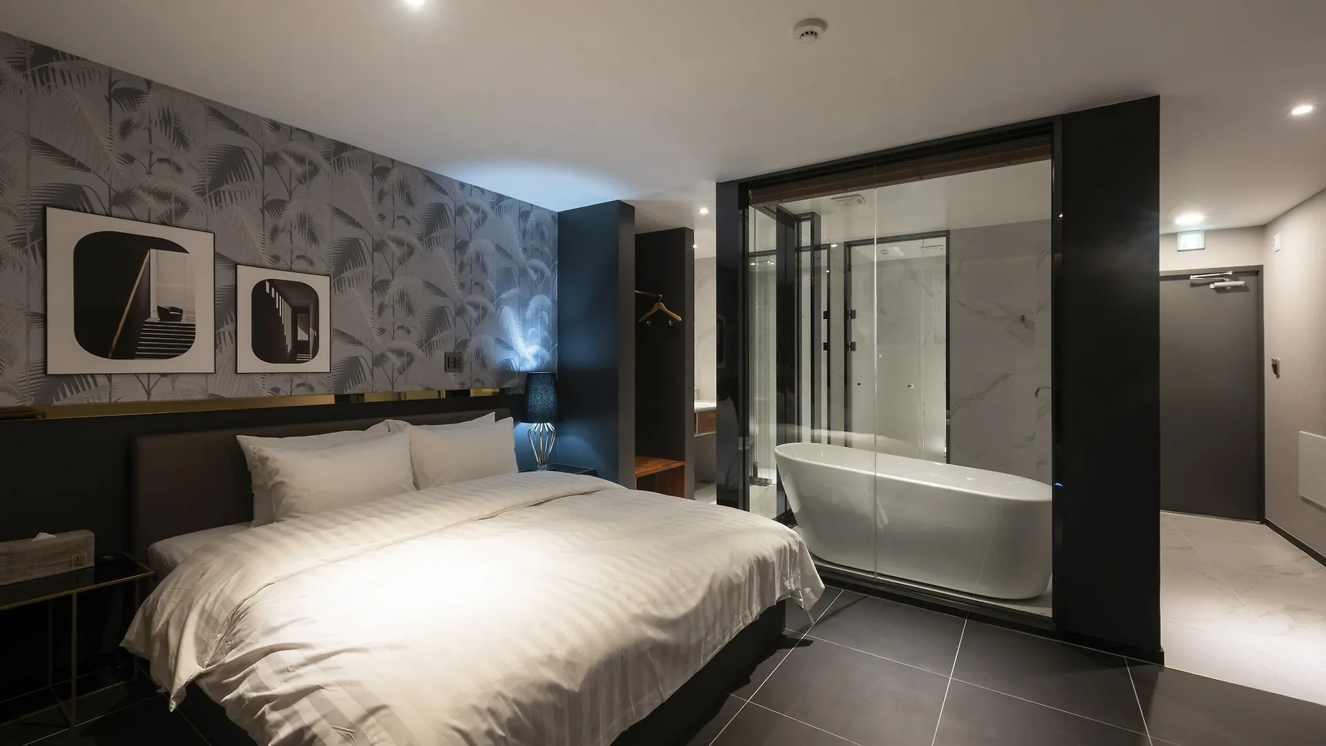 Brown-Dot Hotel Shinho Busan