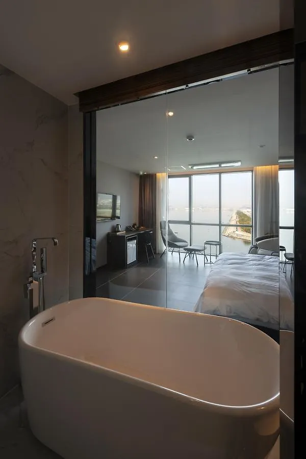 ***  Brown-Dot Hotel Shinho Busan South Korea