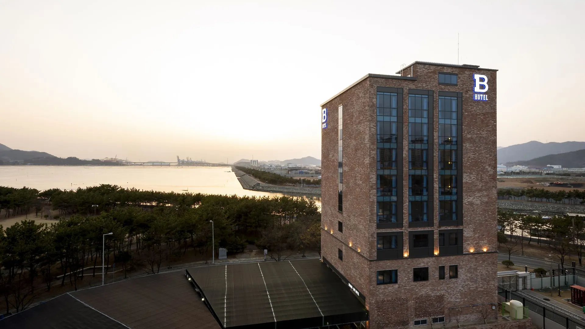 Brown-Dot Hotel Shinho Busan