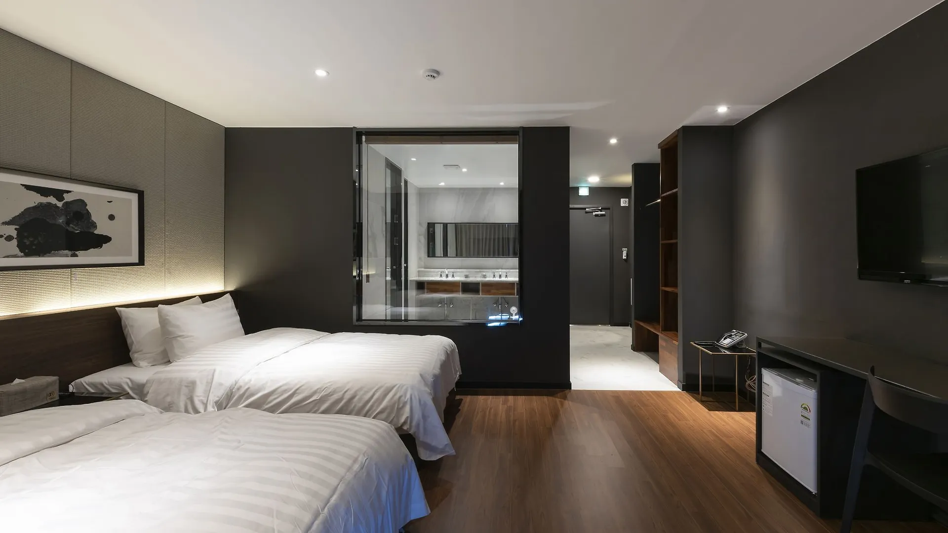 ***  Brown-Dot Hotel Shinho Busan South Korea