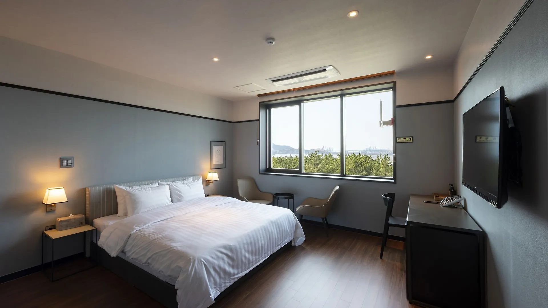 Brown-Dot Hotel Shinho Busan
